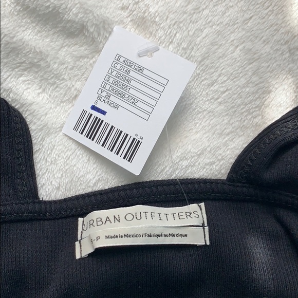 Black tank top - Picture 3 of 3